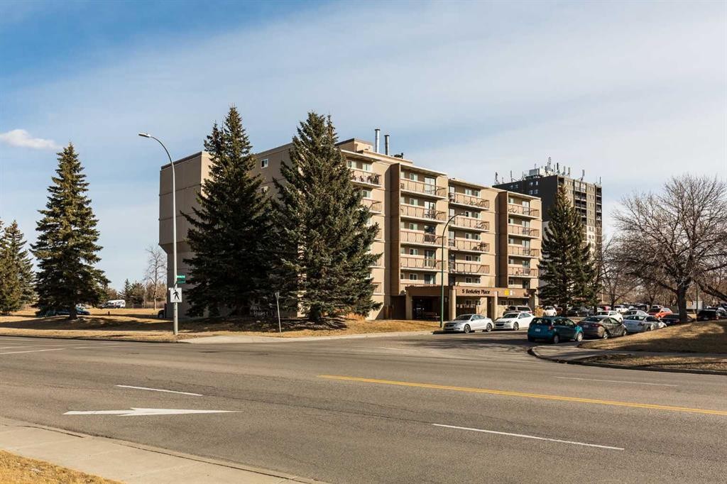 419-5 Berkeley Place West, Lethbridge, AB - Outdoor With Facade