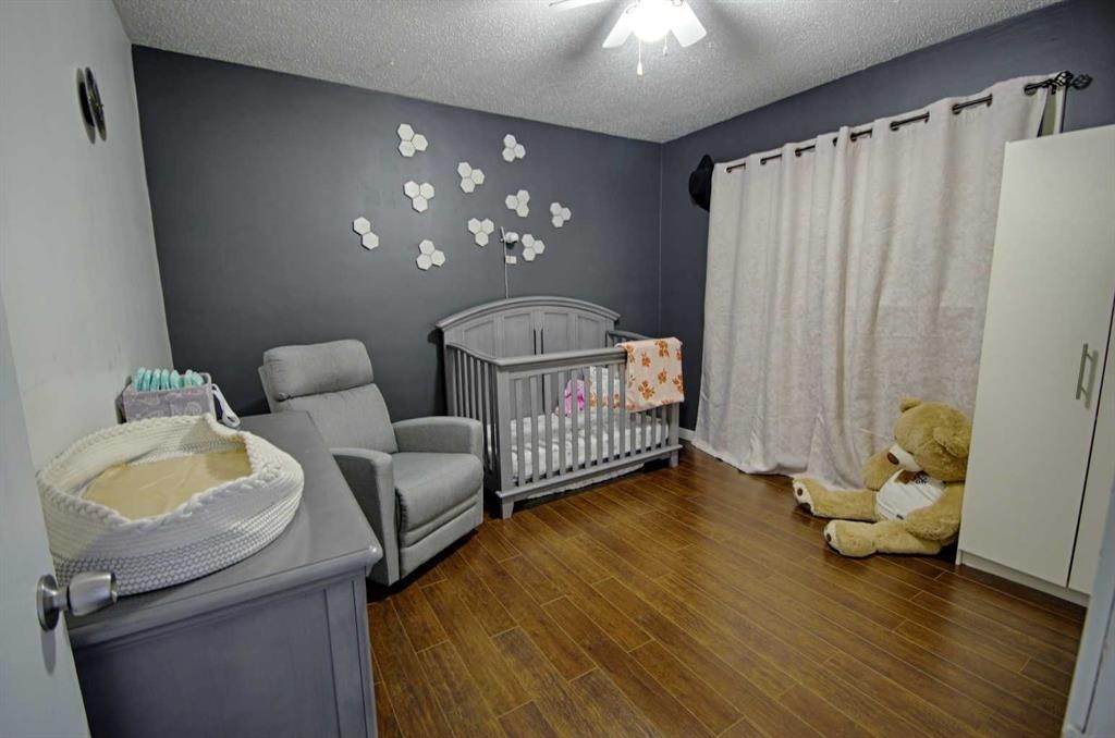 4925 53 Avenue, Taber, AB - Indoor Photo Showing Bedroom