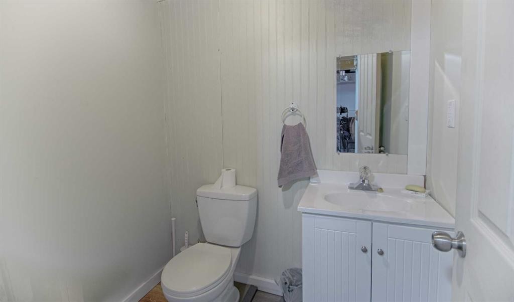 4925 53 Avenue, Taber, AB - Indoor Photo Showing Bathroom