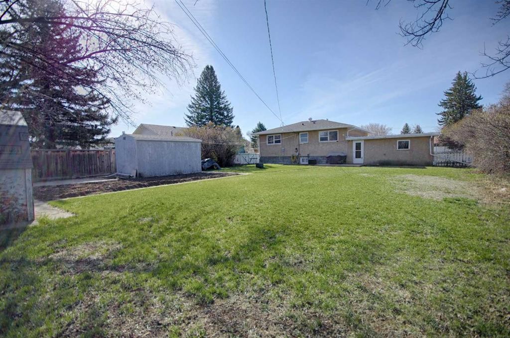 4925 53 Avenue, Taber, AB - Outdoor