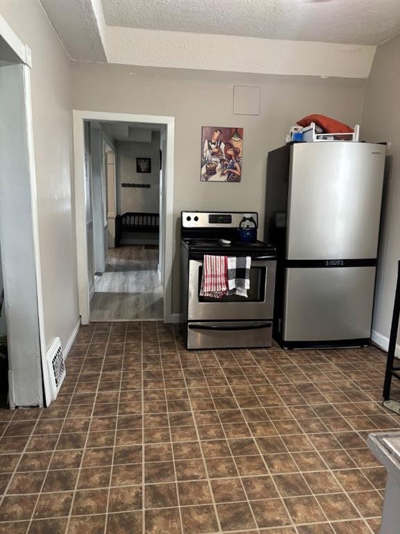 231 14 Street North, Lethbridge, AB - Indoor