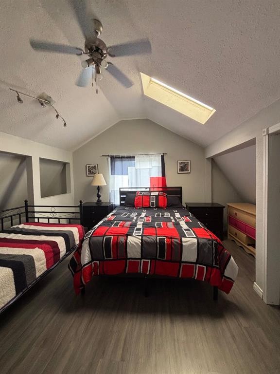 231 14 Street North, Lethbridge, AB - Indoor Photo Showing Bedroom