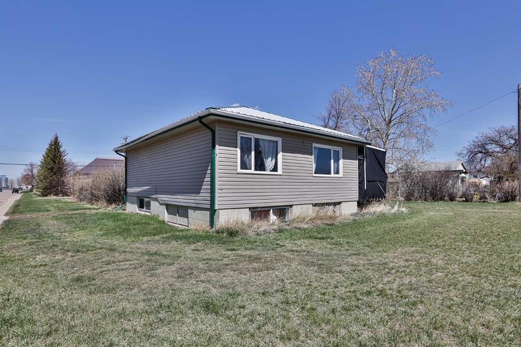 209 3 Avenue, Warner, AB - Outdoor