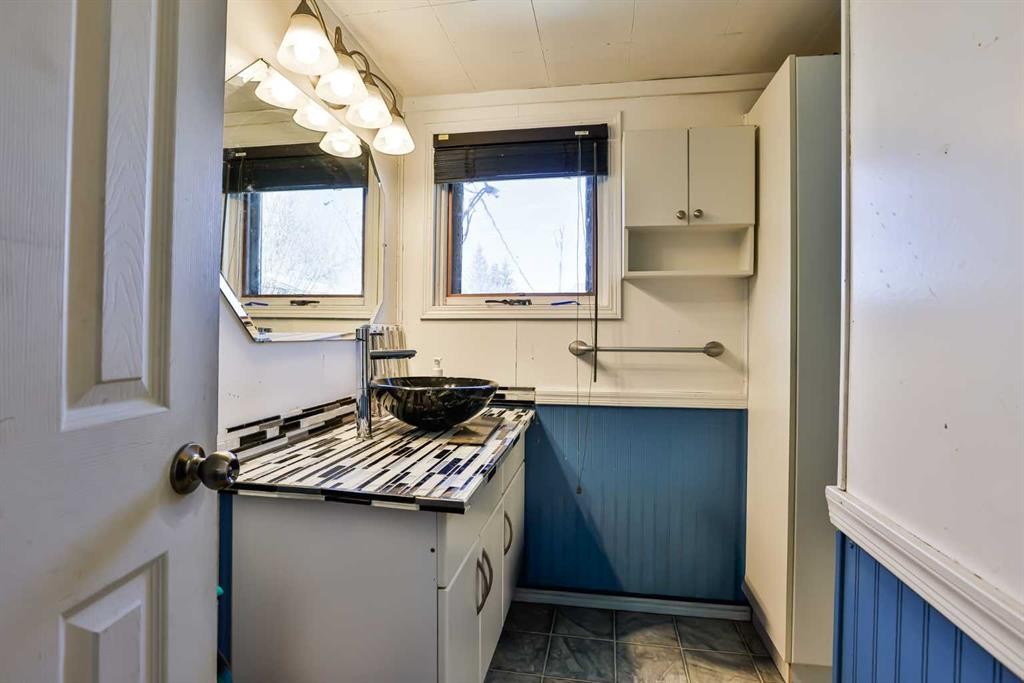 209 3 Avenue, Warner, AB - Indoor