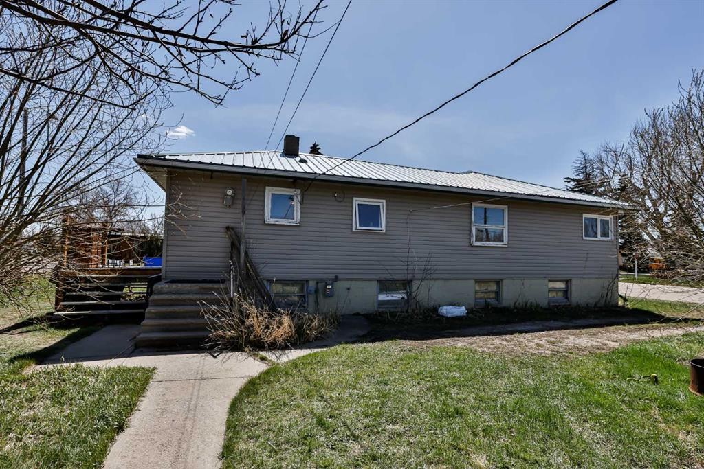 209 3 Avenue, Warner, AB - Outdoor