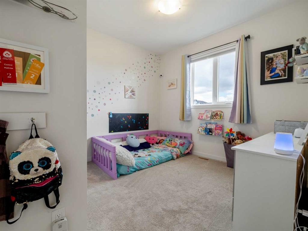 1373 Pacific Circle West, Lethbridge, AB - Indoor