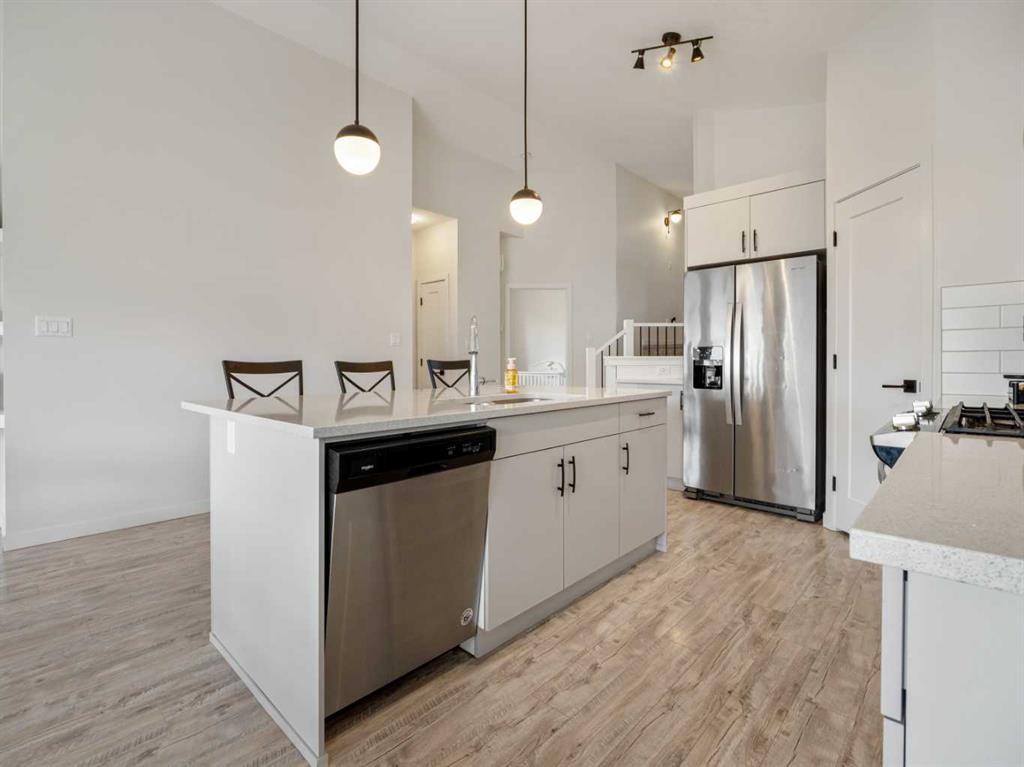 1373 Pacific Circle West, Lethbridge, AB - Indoor Photo Showing Kitchen
