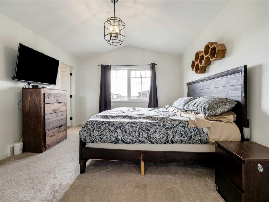 1373 Pacific Circle West, Lethbridge, AB - Indoor Photo Showing Bedroom