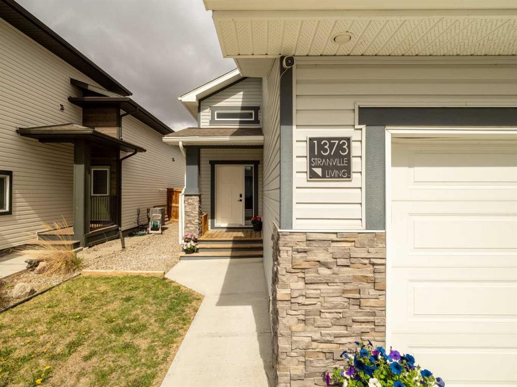 1373 Pacific Circle West, Lethbridge, AB - Outdoor