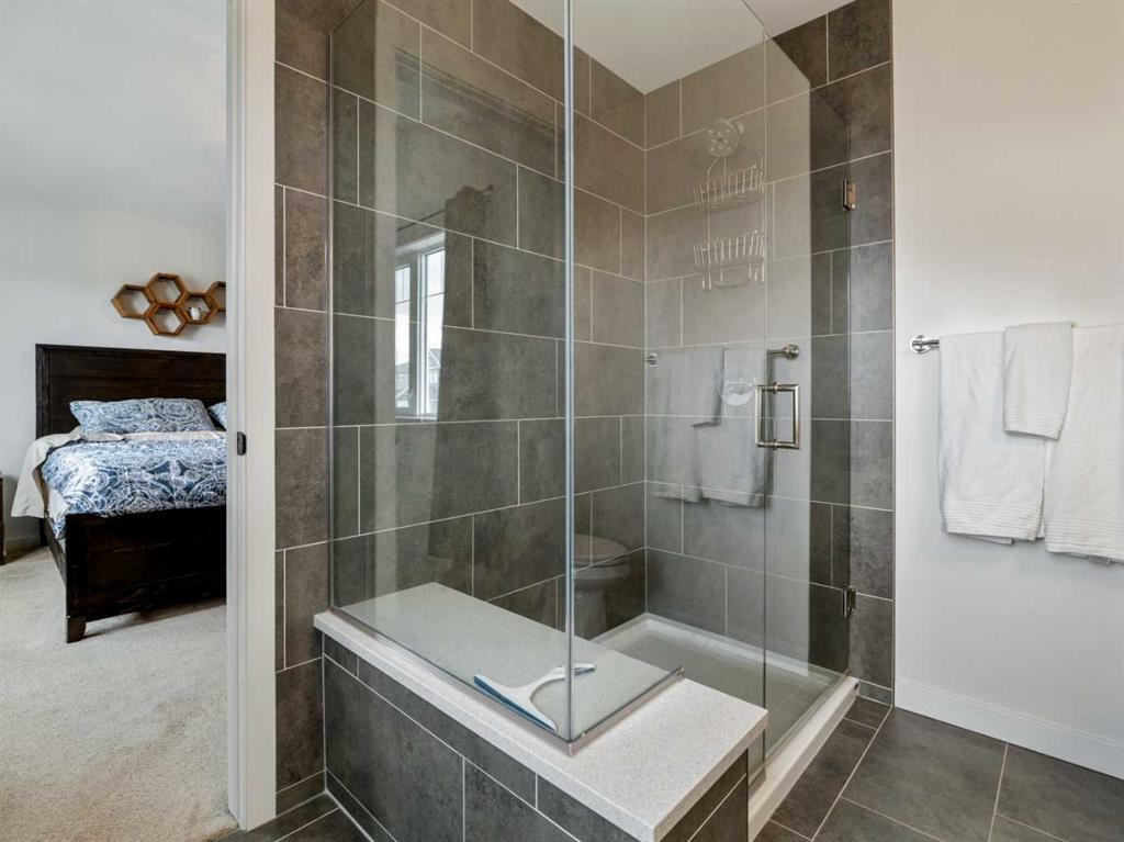 1373 Pacific Circle West, Lethbridge, AB - Indoor Photo Showing Bathroom