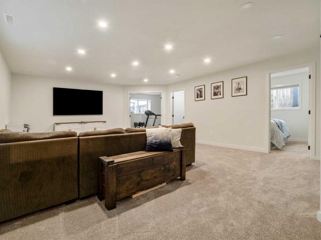 1373 Pacific Circle West, Lethbridge, AB - Indoor