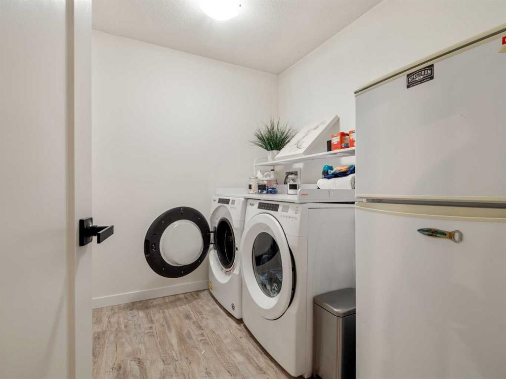 1373 Pacific Circle West, Lethbridge, AB - Indoor Photo Showing Laundry Room