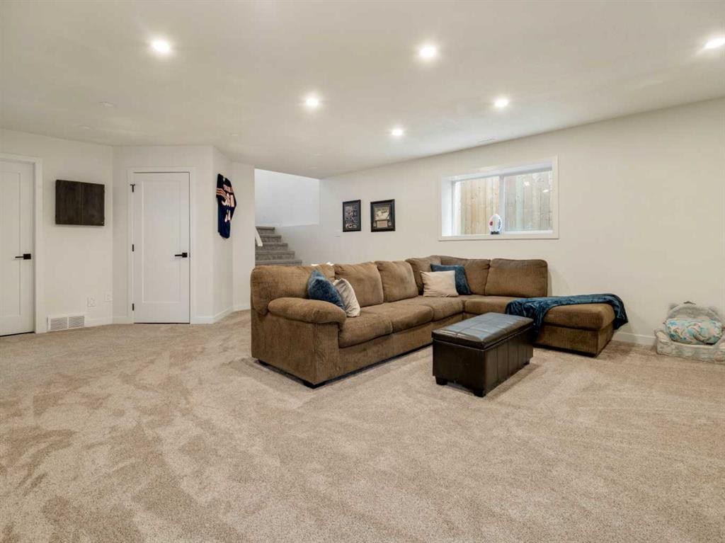 1373 Pacific Circle West, Lethbridge, AB - Indoor