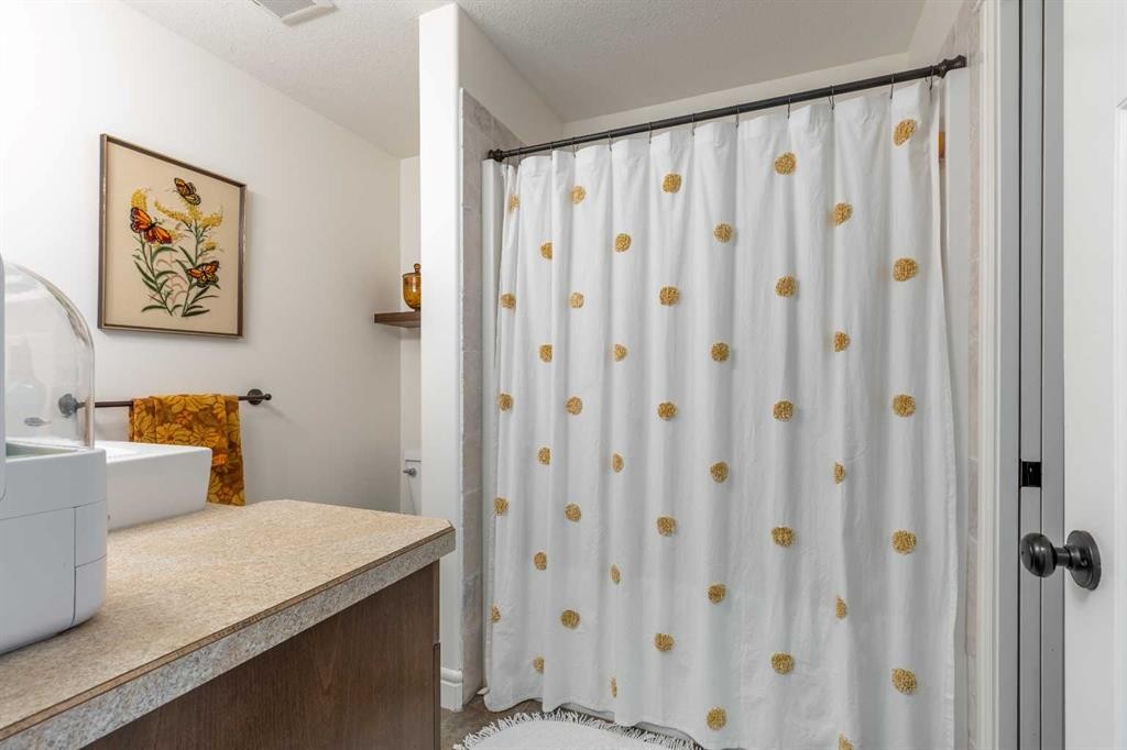 5-16 Sunridge Boulevard West, Lethbridge, AB - Indoor