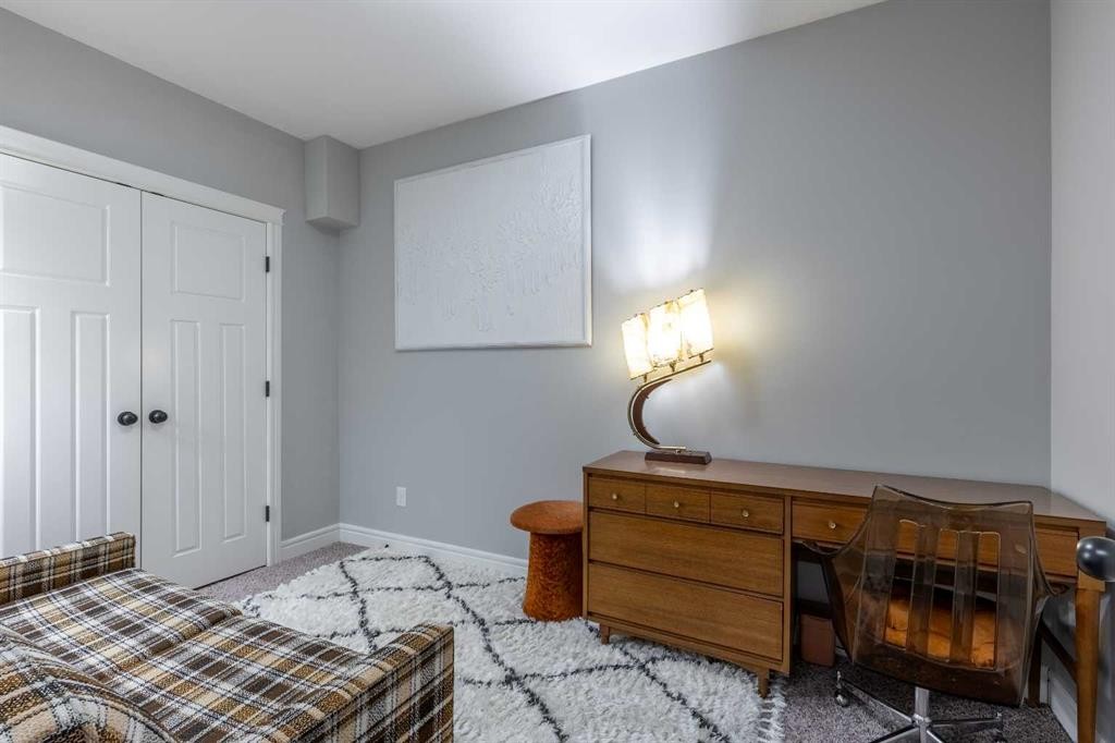5-16 Sunridge Boulevard West, Lethbridge, AB - Indoor
