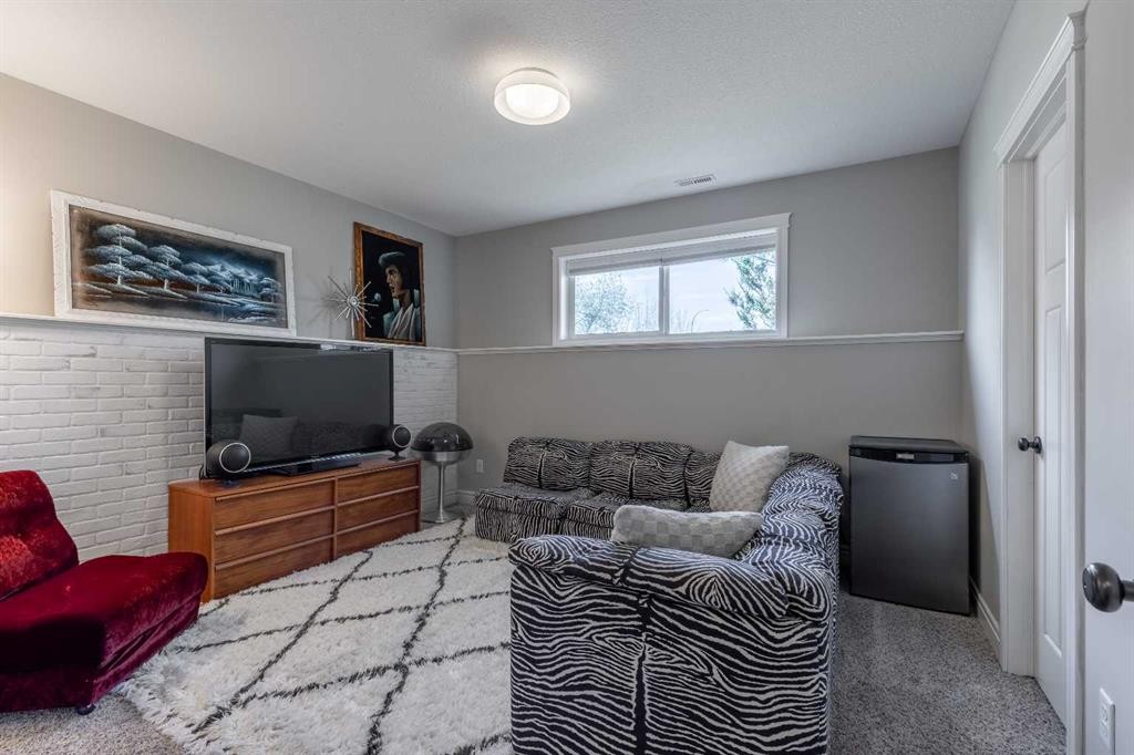 5-16 Sunridge Boulevard West, Lethbridge, AB - Indoor Photo Showing Other Room