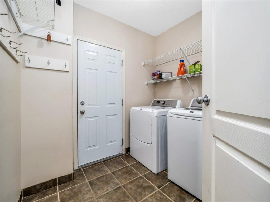 689 Blackfoot Terrace West, Lethbridge, AB - Indoor Photo Showing Laundry Room