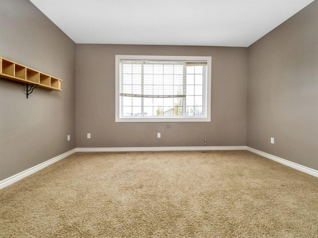 689 Blackfoot Terrace West, Lethbridge, AB - Indoor Photo Showing Other Room