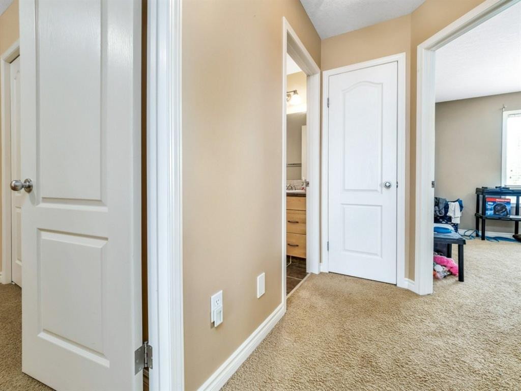 689 Blackfoot Terrace West, Lethbridge, AB - Indoor Photo Showing Other Room