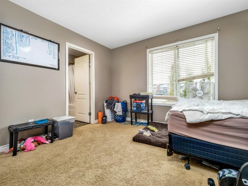 689 Blackfoot Terrace West, Lethbridge, AB - Indoor Photo Showing Bedroom