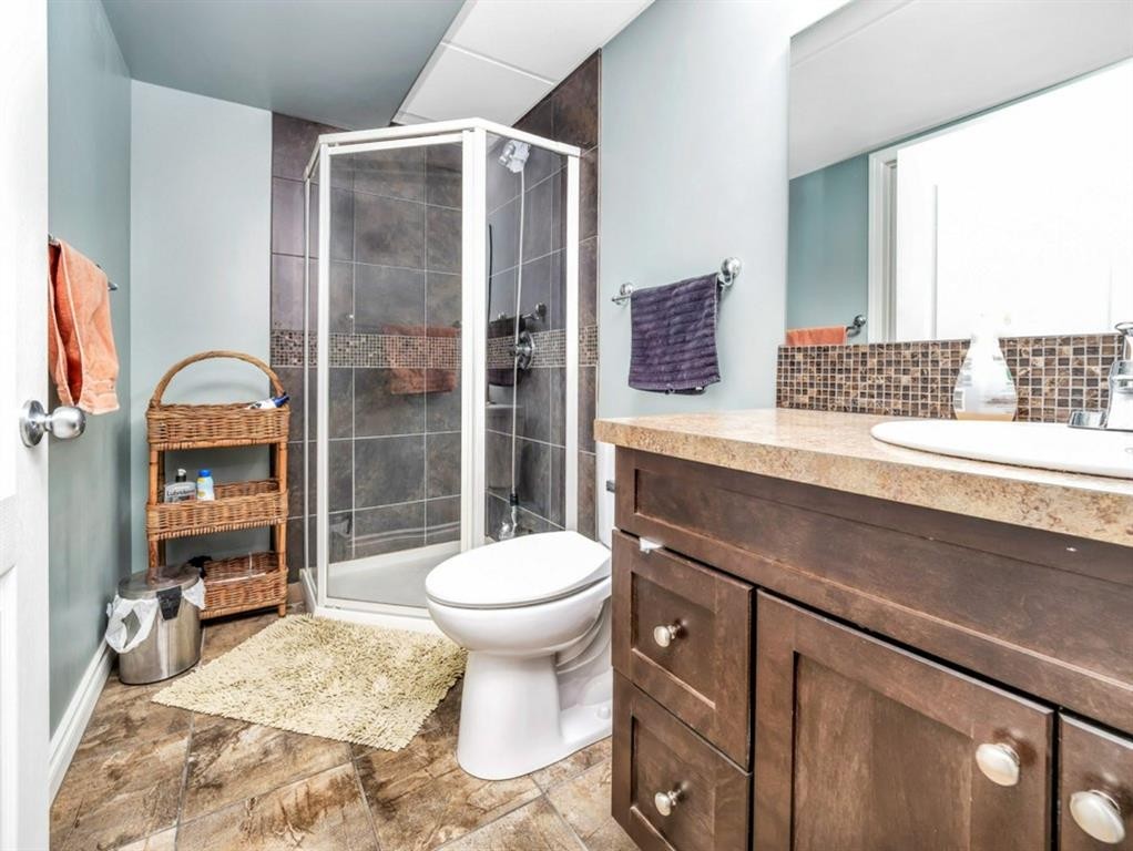 689 Blackfoot Terrace West, Lethbridge, AB - Indoor Photo Showing Bathroom