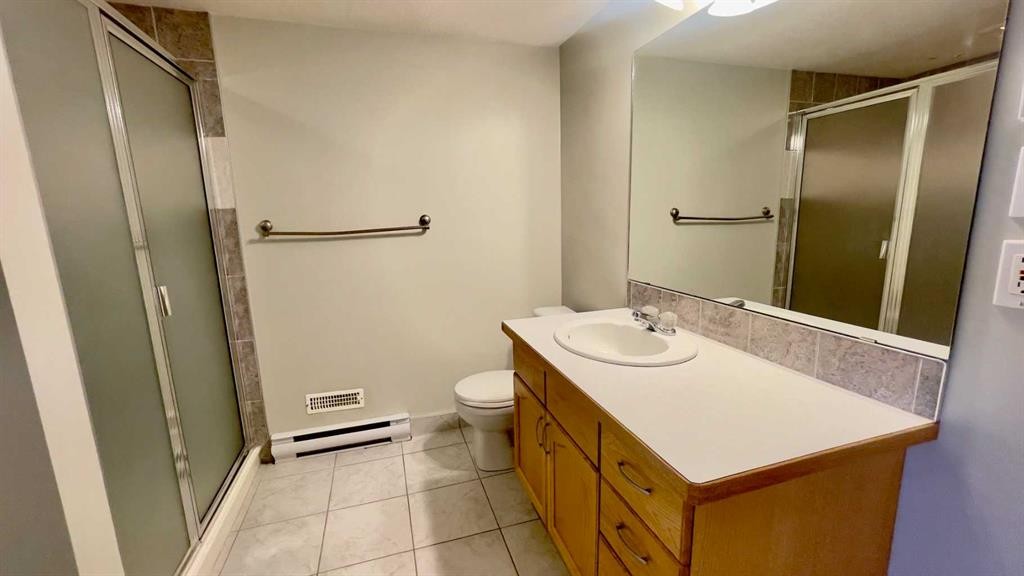 34 Blackfoot Road West, Lethbridge, AB - Indoor Photo Showing Bathroom