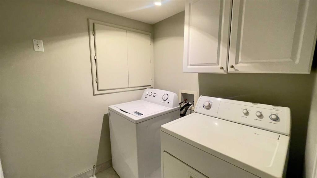 34 Blackfoot Road West, Lethbridge, AB - Indoor Photo Showing Laundry Room