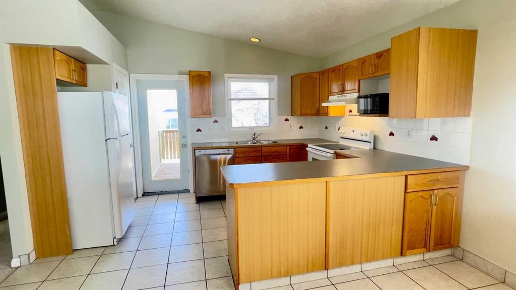 34 Blackfoot Road West, Lethbridge, AB - Indoor Photo Showing Kitchen With Double Sink