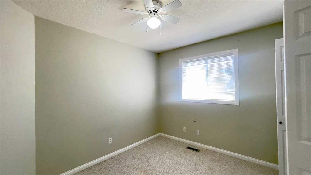 34 Blackfoot Road West, Lethbridge, AB - Indoor Photo Showing Other Room