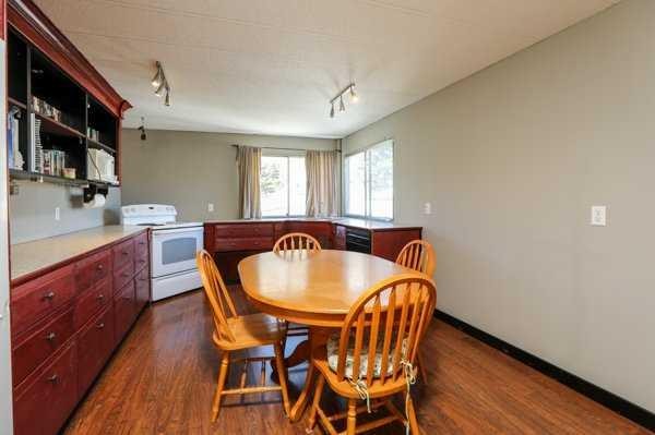 22720, 22718 8 Avenue, Hillcrest, AB - Indoor Photo Showing Dining Room