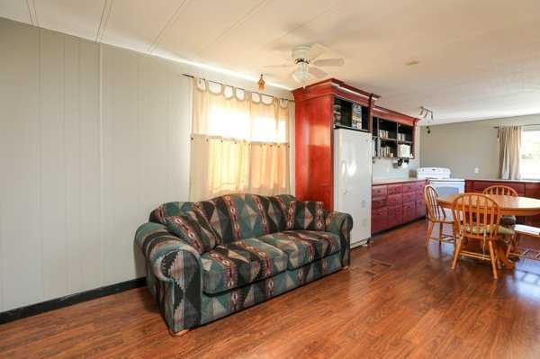 22720, 22718 8 Avenue, Hillcrest, AB - Indoor Photo Showing Living Room