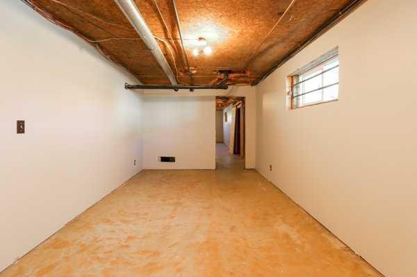 22720, 22718 8 Avenue, Hillcrest, AB - Indoor Photo Showing Other Room