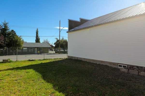 22720, 22718 8 Avenue, Hillcrest, AB - Outdoor