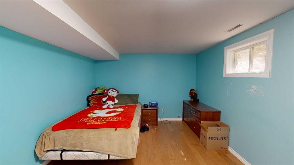 2119 17A Avenue, Coaldale, AB - Indoor Photo Showing Bedroom