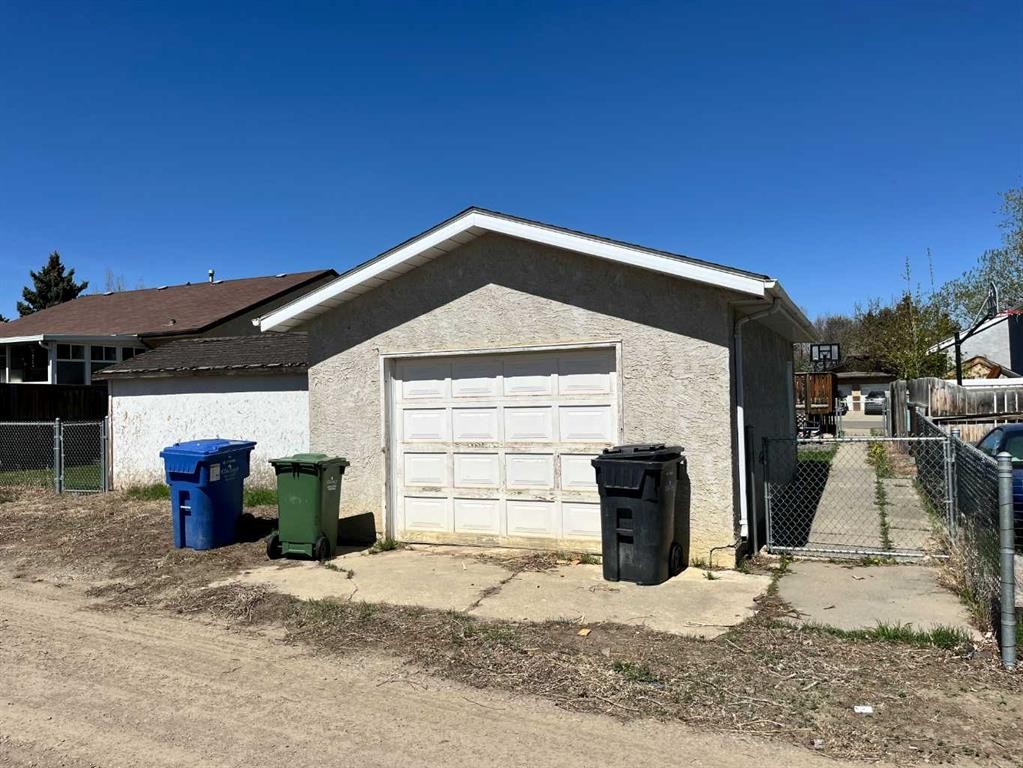 2119 17A Avenue, Coaldale, AB - Outdoor With Exterior