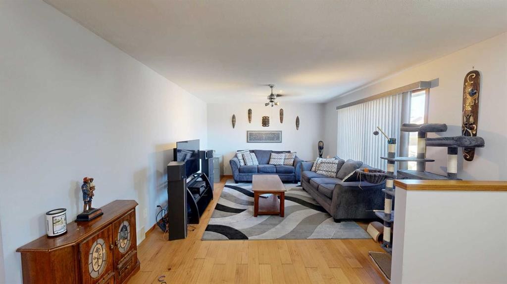 2119 17A Avenue, Coaldale, AB - Indoor Photo Showing Living Room