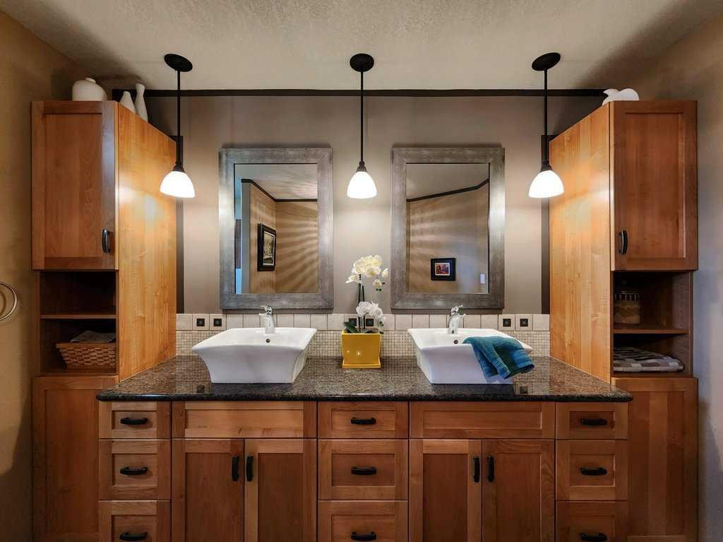 20 Deer Path Meadow, Fort Macleod, AB - Indoor Photo Showing Bathroom