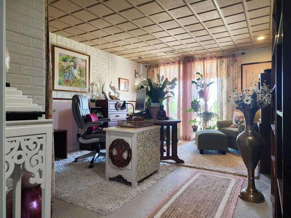20 Deer Path Meadow, Fort Macleod, AB - Indoor Photo Showing Office