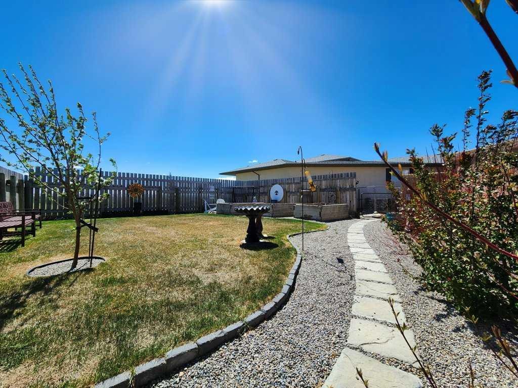 20 Deer Path Meadow, Fort Macleod, AB - Outdoor