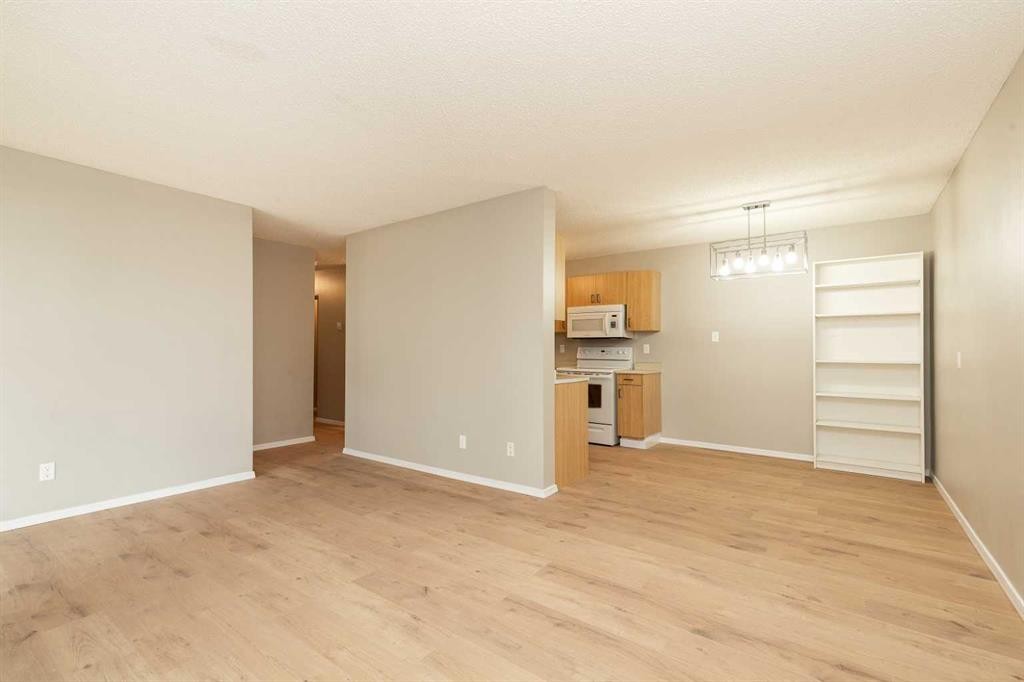 109-85 Foxbend Crescent North, Lethbridge, AB - Indoor