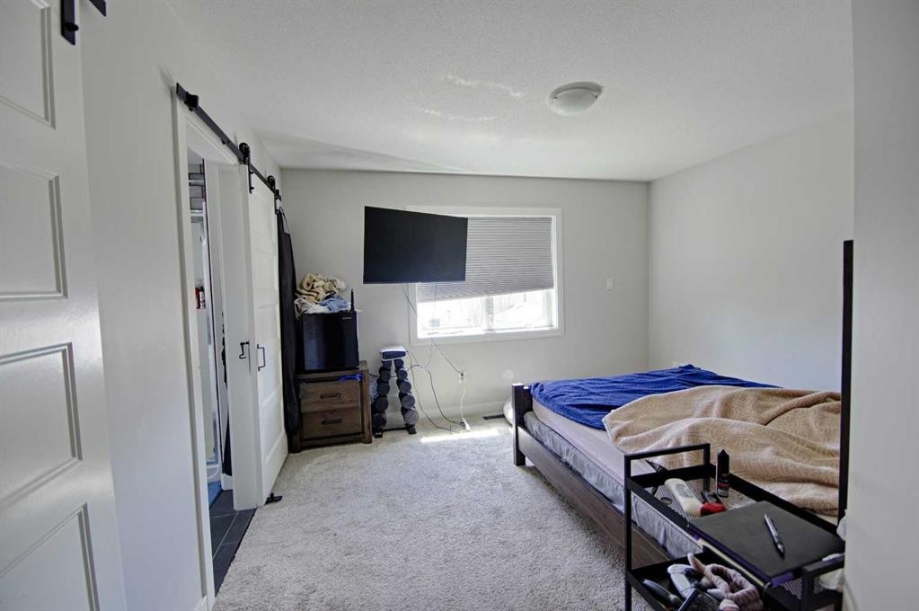 807 Sunset Place, Picture Butte, AB - Indoor Photo Showing Bedroom