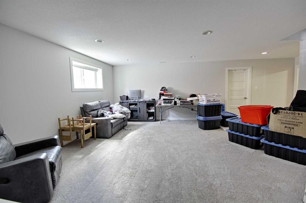 807 Sunset Place, Picture Butte, AB - Indoor