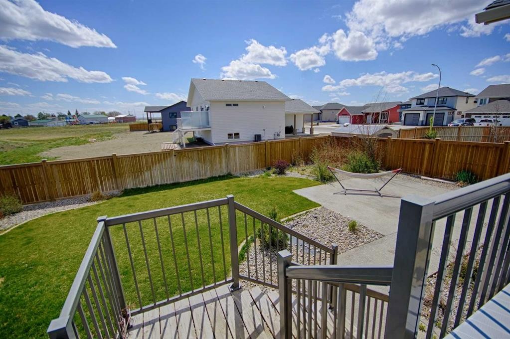 807 Sunset Place, Picture Butte, AB - Outdoor With Deck Patio Veranda