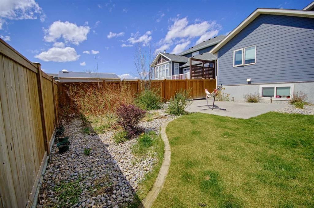 807 Sunset Place, Picture Butte, AB - Outdoor