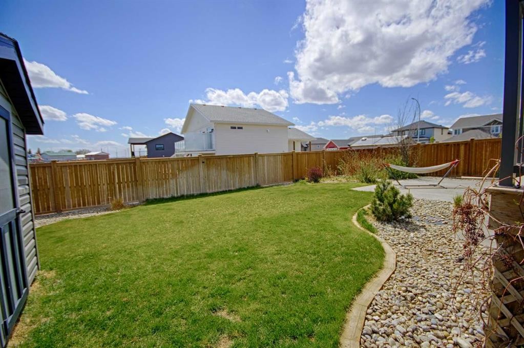 807 Sunset Place, Picture Butte, AB - Outdoor