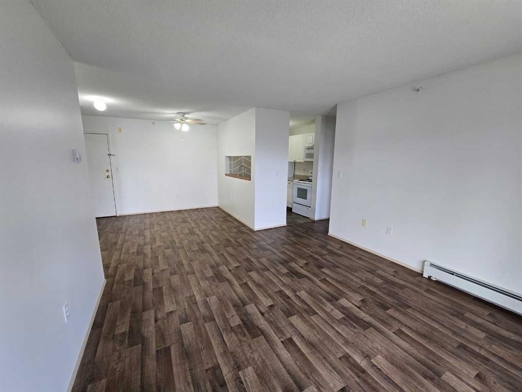 312-485 Red Crow Boulevard West, Lethbridge, AB - Indoor Photo Showing Other Room