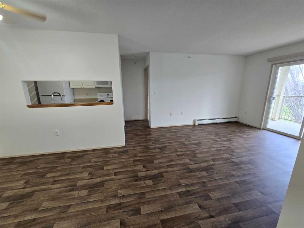 312-485 Red Crow Boulevard West, Lethbridge, AB - Indoor Photo Showing Other Room