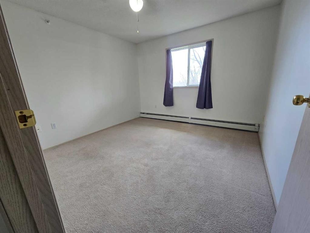 312-485 Red Crow Boulevard West, Lethbridge, AB - Indoor Photo Showing Other Room