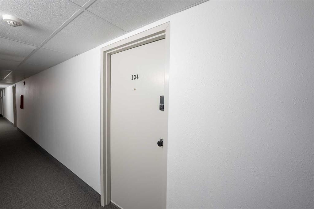 134-1237 4 Avenue South, Lethbridge, AB - Indoor Photo Showing Other Room