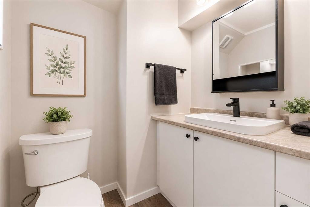 134-1237 4 Avenue South, Lethbridge, AB - Indoor Photo Showing Bathroom